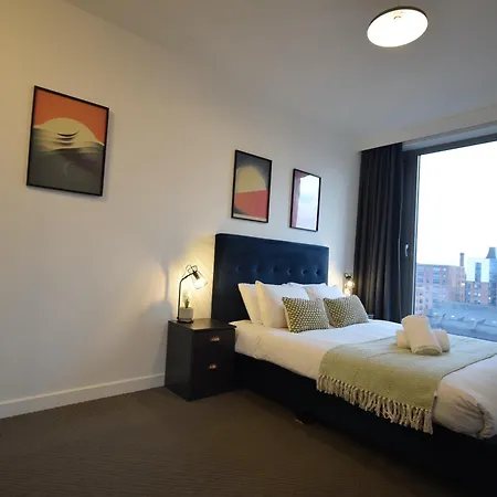 Life - 2-bed 1-bath Top-floor In New Cross *