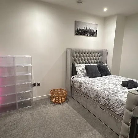 Luxury Modern Balcony * Manchester