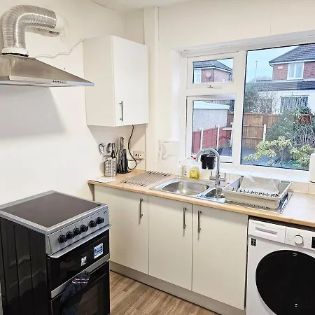 Swinton, 2 Apartment *
