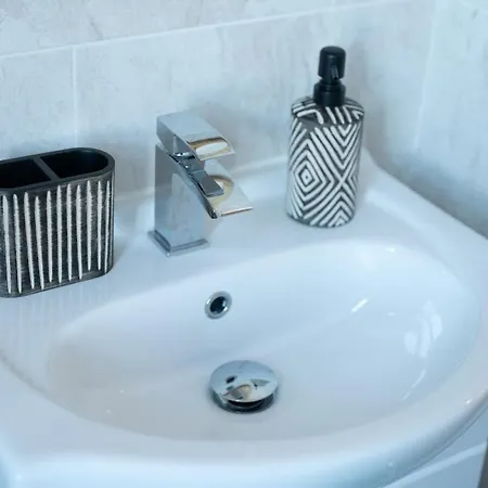 Richmond Retreat - Luxurious And Comfortable Spacious 2 Floor Apartment Manchester