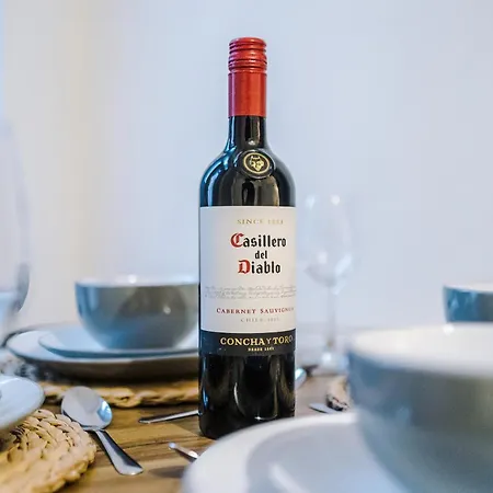 Casa de Férias Modern 3-bed , Sleeps 7, Free Parking & Close To Centre Manchester