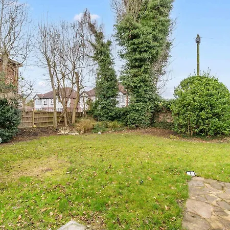 With Shared Garden - 3min To Bus Stop * Manchester