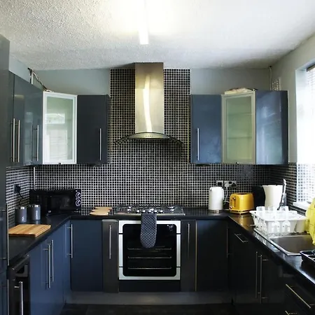 Apartment Swinton, *