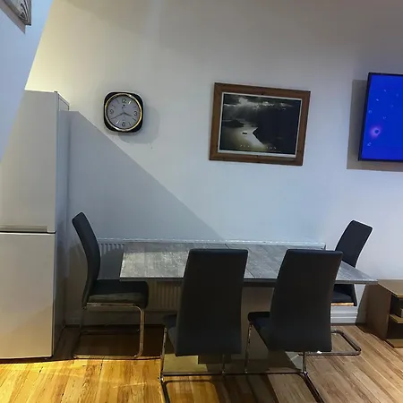 Stunning 4bedrooms Flat *