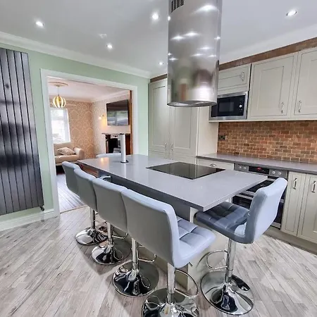Stunning Family Close To The Centre Holiday home Manchester