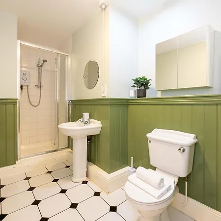 3 Bed Canal St Flat Sleeps 9 Centre