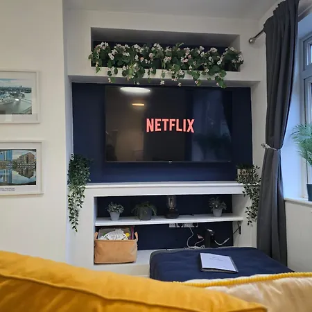 Сasa de vacaciones The Heart - Cosy 3 Bedroom House With Double Driveway And Garden In