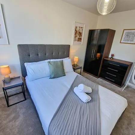 Free Parking: Old Trafford Apartment Manchester