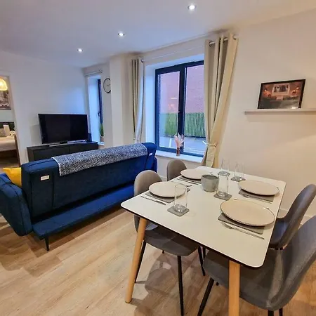 1 Bed Old Trafford Flat Free Parking *
