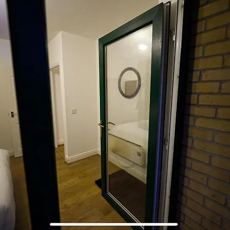 Modern Luxury 2 Bed Apartment, Sleeps 5 * Manchester