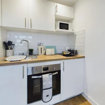 Stylish 1br In Cheltenham Place Lägenhet