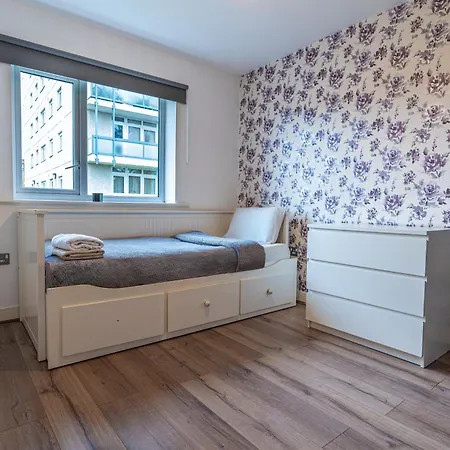 Cosy Modern 3-bed Near Etihad, Coop Arena - Ao Arena And Center Сasa de vacaciones *