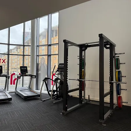 Apartmán Modern 1-bed Retreat Near Spinningfields, Arndale, Mediacityuk, Etihad & Old Trafford, Sleeps 4, Nespresso Machine, Balcony, Gym, Netflix, Perfect For Long-term & Short-term Professionals & Getaways *