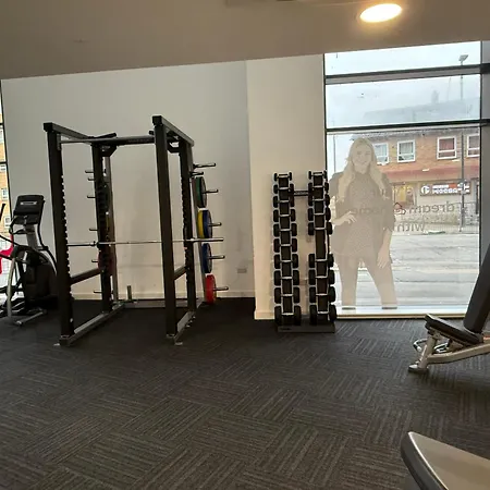 Modern 1-bed Retreat Near Spinningfields, Arndale, Mediacityuk, Etihad & Old Trafford, Sleeps 4, Nespresso Machine, Balcony, Gym, Netflix, Perfect For Long-term & Short-term Professionals & Getaways דירה מנצ'סטר