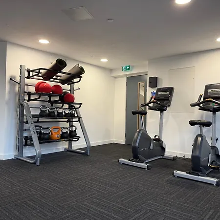Apartmán Modern 1-bed Retreat Near Spinningfields, Arndale, Mediacityuk, Etihad & Old Trafford, Sleeps 4, Nespresso Machine, Balcony, Gym, Netflix, Perfect For Long-term & Short-term Professionals & Getaways *