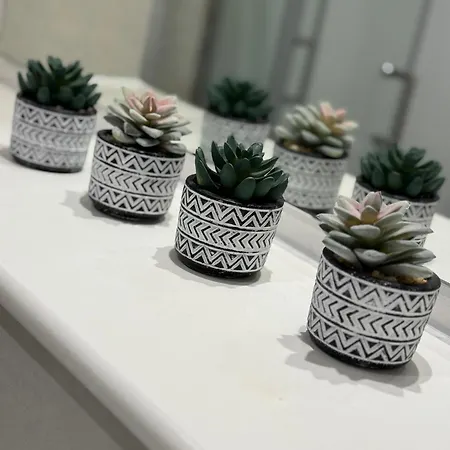 Cozy 1-bed Escape Close To Arndale, Spinningfields, Old Trafford, Etihad & Mediacityuk, Sleeps 4, Netflix, Gym, Nespresso, Balcony, Perfect For Work, Leisure Long & Short Stays! Apartment *