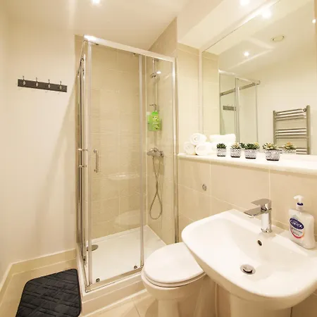Apartament Stylish 1-bed Near Centre, Mediacityuk, Spinningfields, Old Trafford & Etihad, Sleeps 4, Netflix, Gym, Balcony, Nespresso Machine, Ideal For Professionals & Extended And Short Stays! Manchester