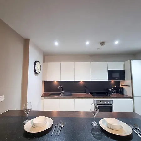 2 Bed Castlefield Flat Canalside *
