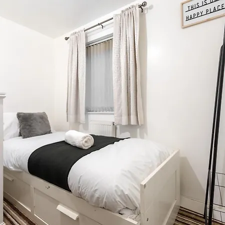 Coop Arena & Etihad - Free Parking - Pool Table Манчестер