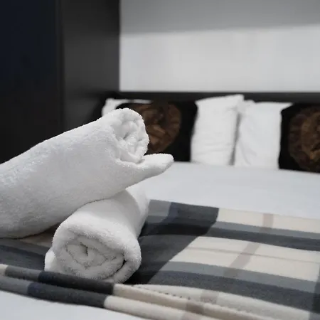 Дом отдыха Coop Arena & Etihad - Free Parking - Pool Table *