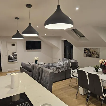 Luxury Penthouse Near Airport And Trafford Centre