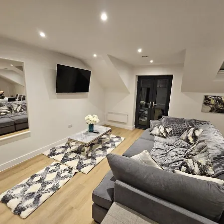 Luxury Penthouse Near Airport And Trafford Centre Apartment