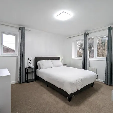 Hébergement de vacances Charming 3 Bedroom With Garden And Parking *