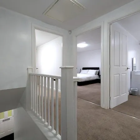 Charming 3 Bedroom With Garden And Parking