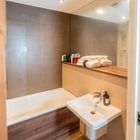 Апартаменты Mega1 Luxury Spacious 1bedroom Apartment,