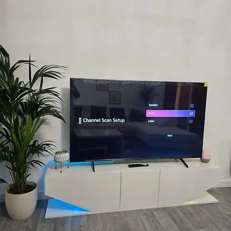 Mega1 Luxury Spacious 1bedroom Apartment, *