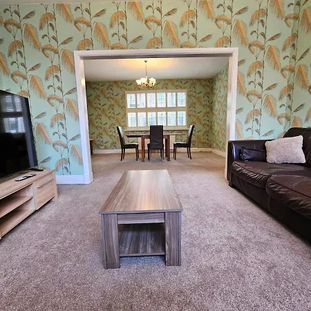 Clayton Hall Homes בית נופש