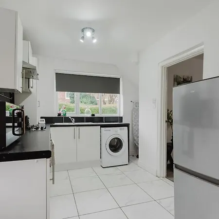 Spacious 3-bed In Didsbury Манчестер