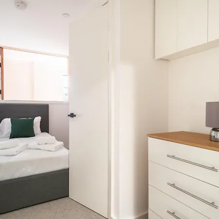 Bright & Contemporary 2 Bed Flat In Manchester מנצ'סטר