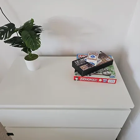 New! Modern Lux Near Centre *