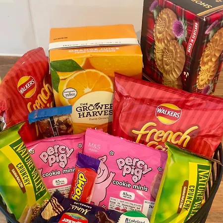 Feriehus Tropical Sun Homes - Beautiful Spacious 3 Bed In A Serene Environment With Free Parking For 2 Cars Manchester