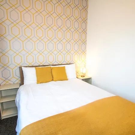 Ideal For Groups - Lovely 2 Bedroom - Free Parking, Transit Links, Close To Stadiums *