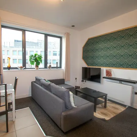 Appartement Ideal For Groups - Lovely 2 Bedroom - Free Parking, Transit Links, Close To Stadiums *