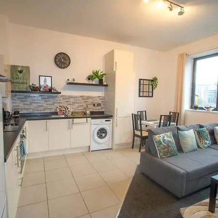 Ideal For Groups - Lovely 2 Bedroom - Free Parking, Transit Links, Close To Stadiums Lejlighed Manchester