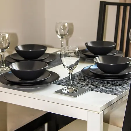 דירה Ideal For Groups - Lovely 2 Bedroom - Free Parking, Transit Links, Close To Stadiums מנצ'סטר