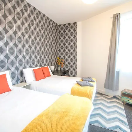 Ideal For Groups - Lovely 2 Bedroom - Free Parking, Transit Links, Close To Stadiums Manchester