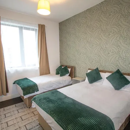 Ideal For Groups - 2 Bedroom - Free Parking, Transit Links, Close To Stadiums Apartment