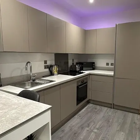 Luxury Modern Balcony * Manchester