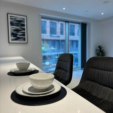 Entire Modern In Centre