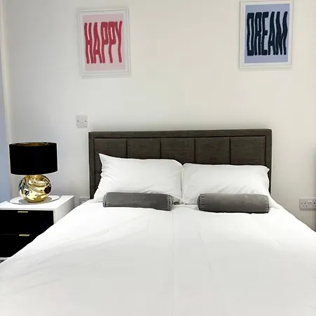 Entire Modern In Centre Daire *