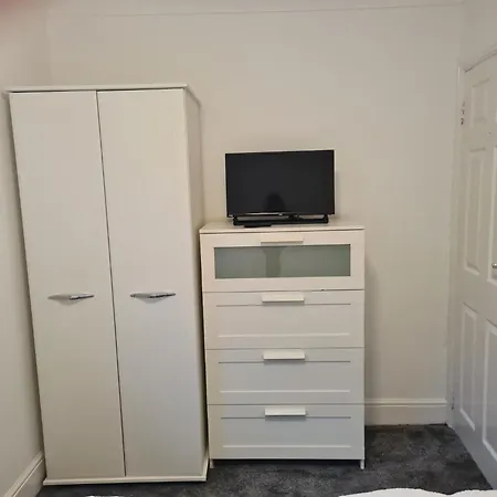 Cosy 2-bed House In * Manchester