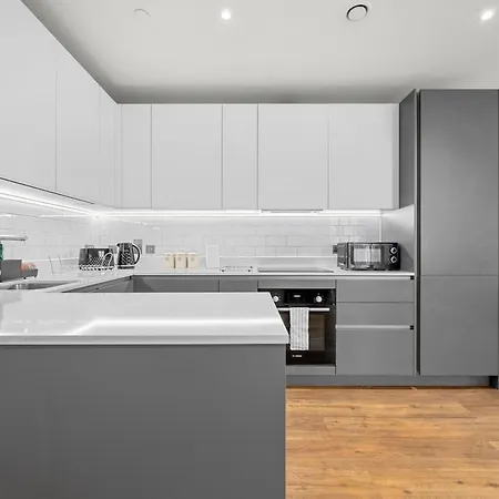 Modern Highrise Luxury *