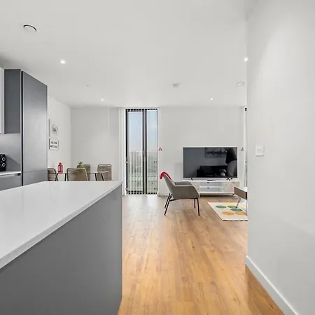 Modern Highrise Luxury Apartamento