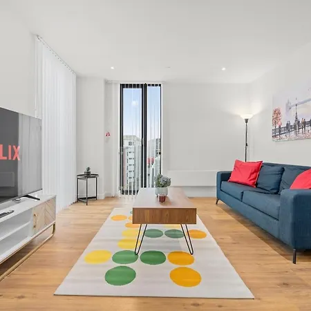 Modern Highrise Luxury Apartment