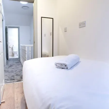 6 Bed Sleeps 18 Free Parking Σπίτι διακοπών Μάντσεστερ