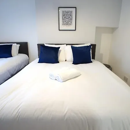 6 Bed Sleeps 18 Free Parking Σπίτι διακοπών *
